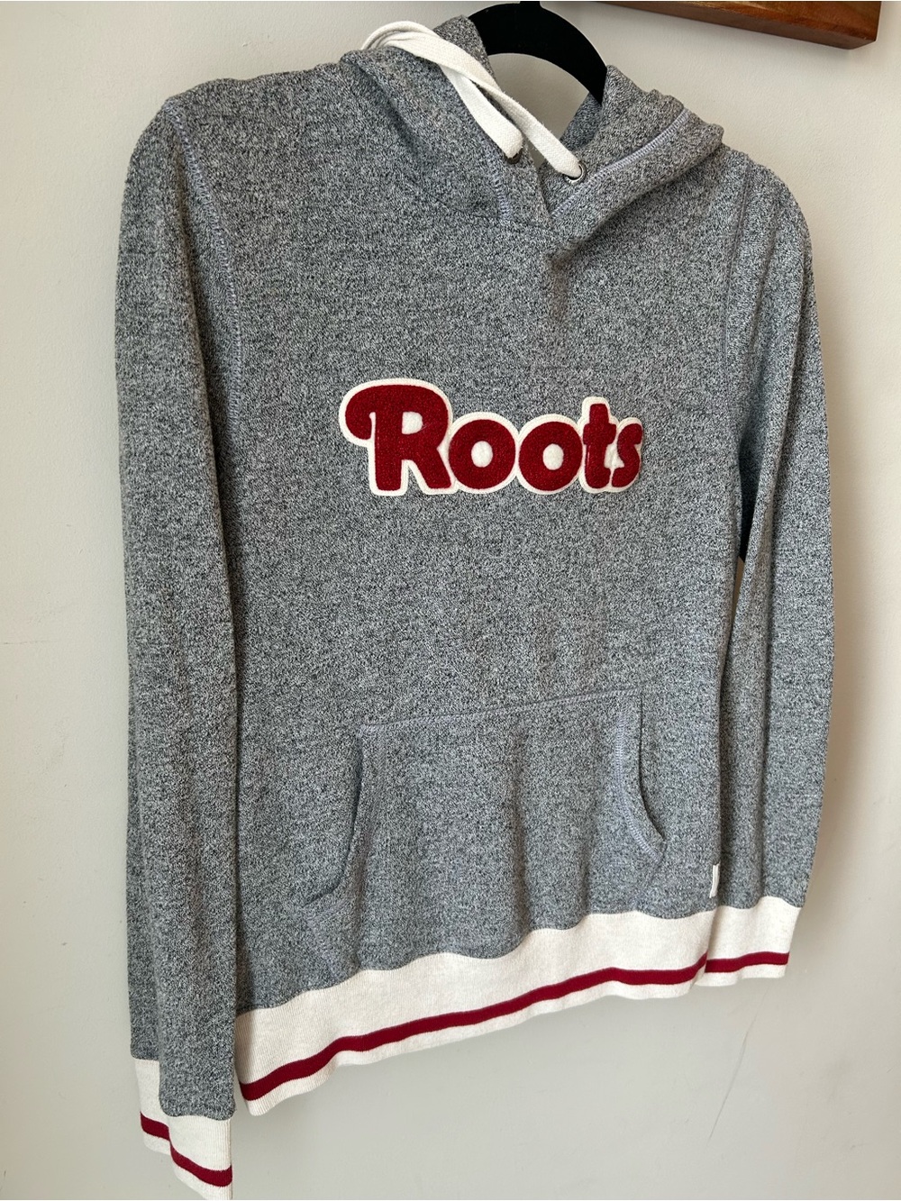 Roots Cabin 1973 Hoodie XS Grey Red Heritage Canadian Cozy Pullover - Picture 2 of 9